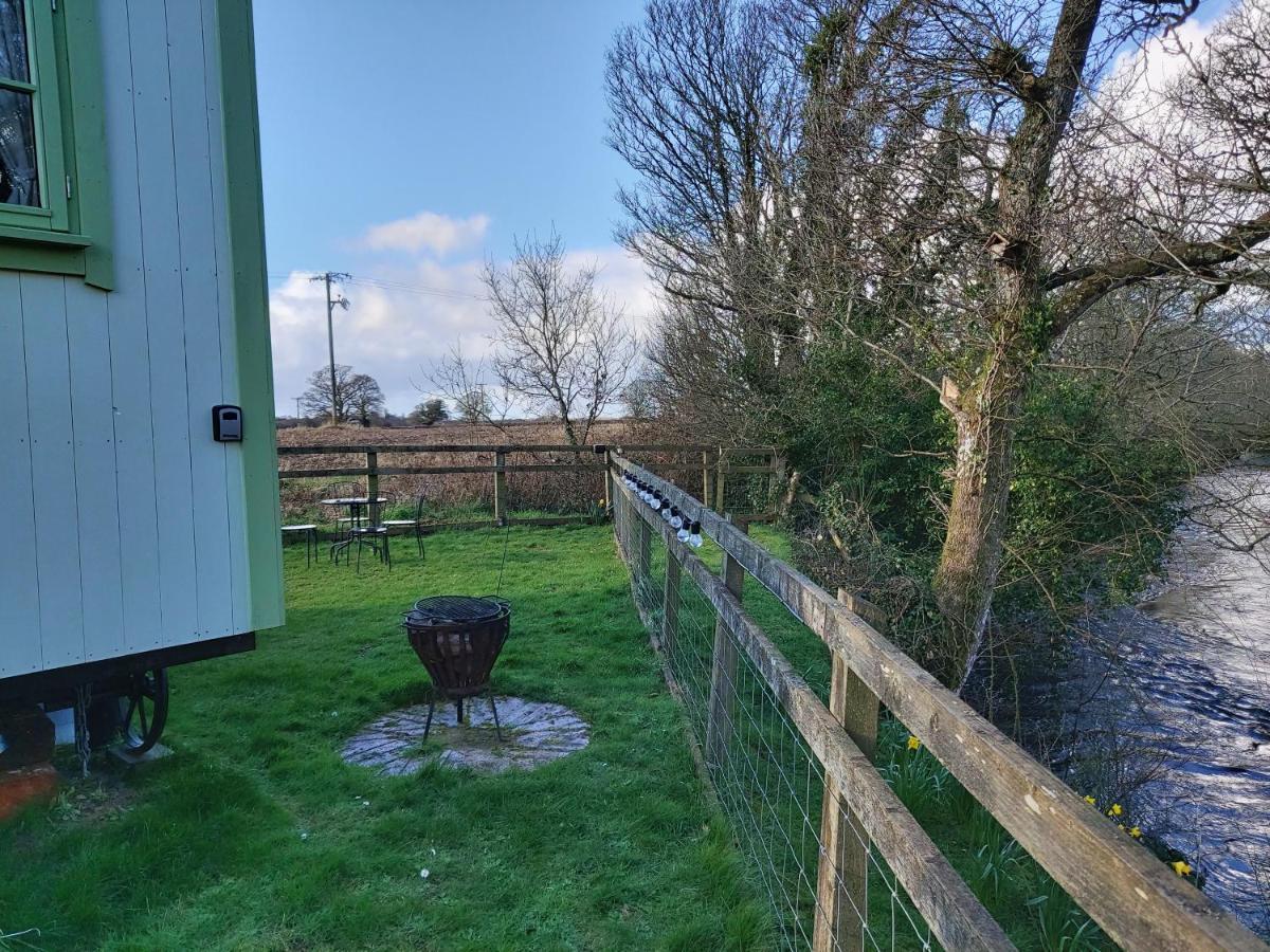 The Old Mill Shepherds Hut Okehampton Exterior foto